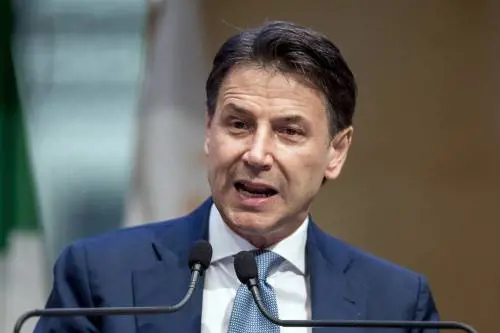 Conte tradisce la Raggi per il seggio di Gualtieri
