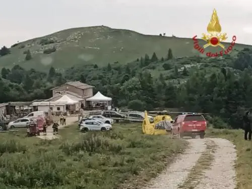 Crolla il tetto della ghiacciaia: morti 2 bimbi, feriti altri 2
