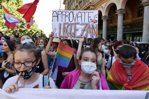 Sinistra e 5S si incartano: sul ddl Zan è tutti contro tutti