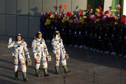 Passeggiata spaziale per gli astronauti cinesi