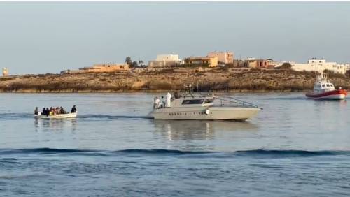A Lampedusa sbarchi no stop: "La situazione è fuori controllo"