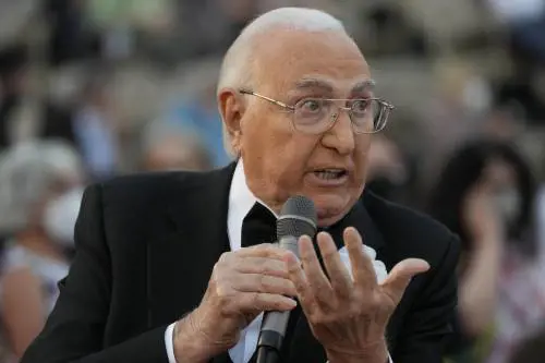 Il ricordo della Carrà unisce l'Italia. Pippo Baudo: "Ultima vera grande soubrette"