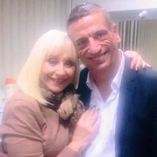 L'ira di Angelo Perrone: "Parlano della Carrà ma non la conoscevano"