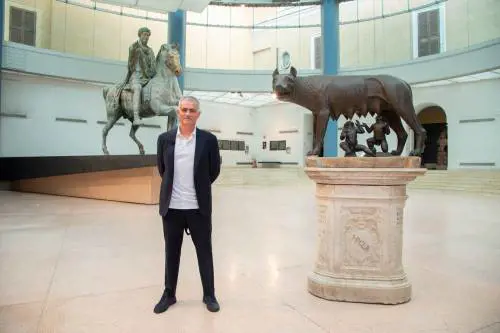 Mou, il re "Giuseppe". Sistema i conti dell'Inter e cancella l'era Conte