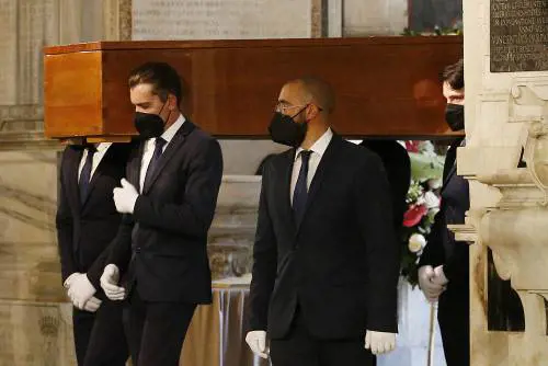 L'ultimo saluto a Raffaella Carrà