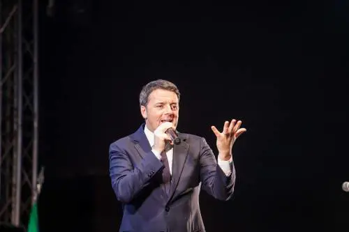 Renzi: valuto i referendum. E ne lancia uno sul reddito