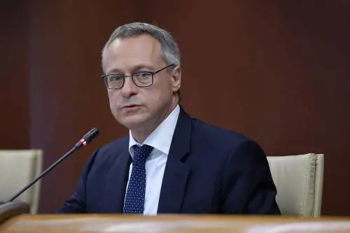 Bonomi in pressing per l'obbligo vaccinale: "Non scaricare costi sulle imprese"