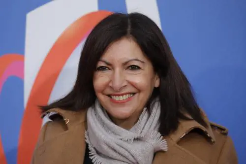Parigi ora viaggia a 30 all'ora. Hidalgo sotto accusa: "Sarà caos"