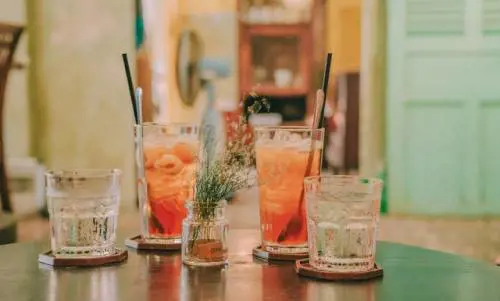 Ecco come i drink riducono la capacità del cervello