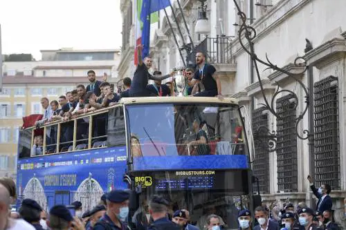 "Violati i patti", "Noi responsabili": scontro sugli Azzurri