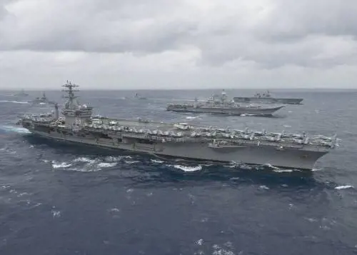 Portaerei, gabbia missilistica, bombardieri: cosa vogliono davvero gli Usa nel Pacifico