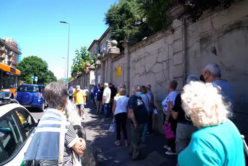 La mappa del Covid: Regioni a rischio giallo. Ma calano le ospedalizzazioni