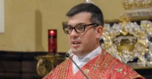 Abusi sessuali su minori: sacerdote ai domiciliari