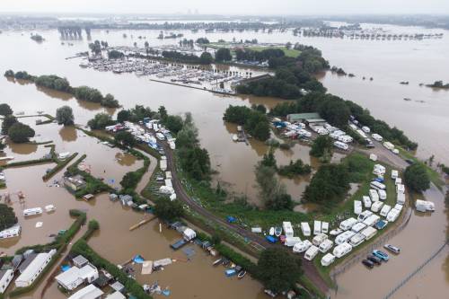 Germania, l'app per l'allerta non ha funzionato. Scaricabarile sulle colpe per i morti in Renania