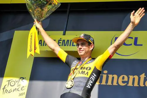 Crono a Van Aert. Oggi finale tra le polemiche