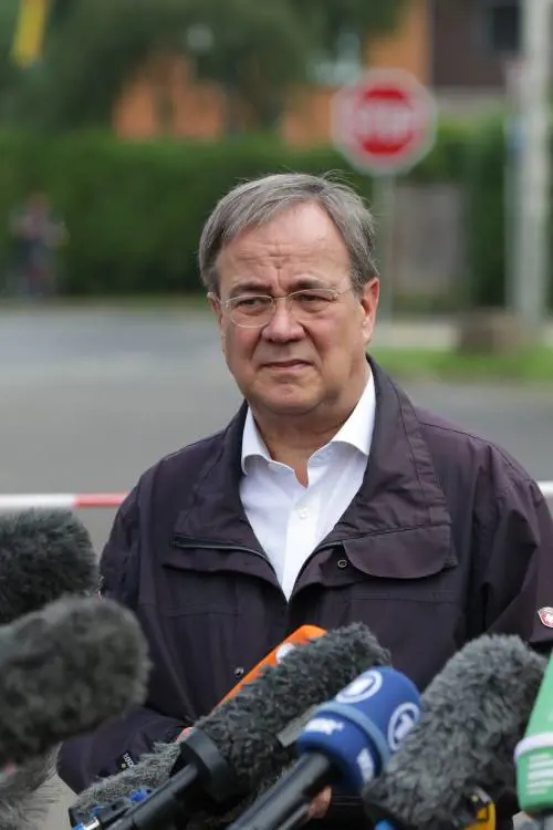 Germania, i panzer in strada "Così cerchiamo i superstiti"