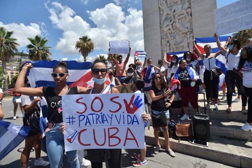 "Cuba resiste". Grillo si schiera col regime