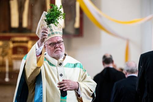 Il cardinale rosso che vuol spostare la Chiesa a sinistra
