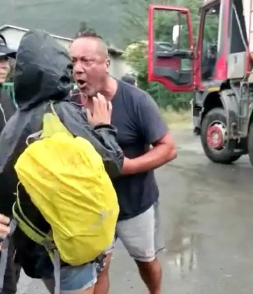 Il camionista contro i No Tav: "Lasciatemi lavorare, sono in piedi dalle quattro"