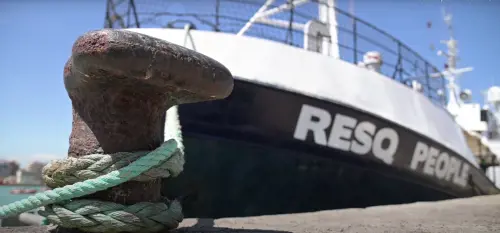 Un porto italiano alla Ong che ci scarica quasi 60 migranti 