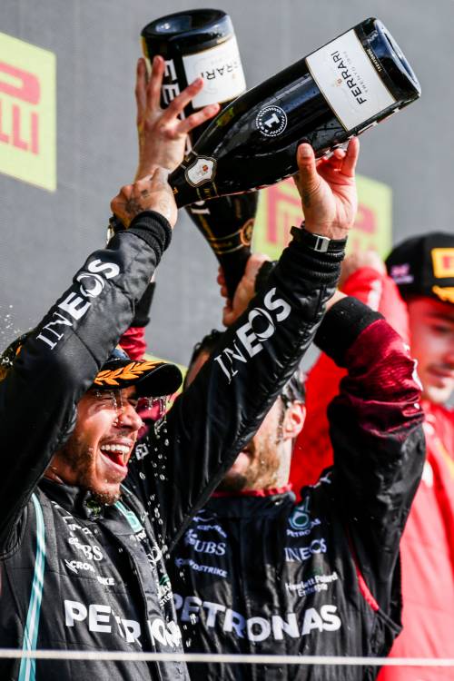 Insulti razzisti ad Hamilton dopo l'incidente con Verstappen