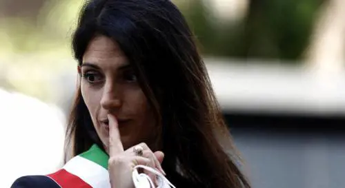 La Raggi deve 100 milioni a chi raccoglie i rifiuti