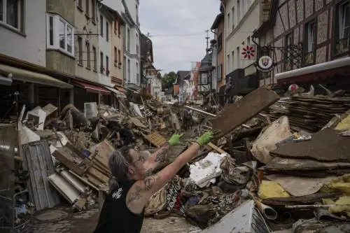 Per gli sfollati dell'alluvione anche l'incubo del contagio