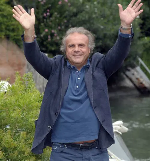 Jerry Calà festeggia i 70. I Gatti di Vicolo Miracoli? "Non è escluso il ritorno magari insieme a teatro"