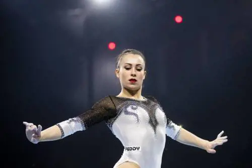 Ferrari razzista. Follia social. E la stella Biles la difende