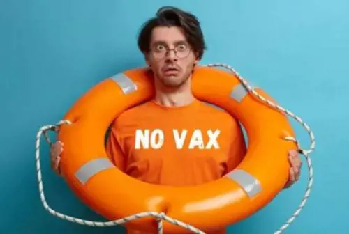 Come ti trasformo il no vax in un subumano