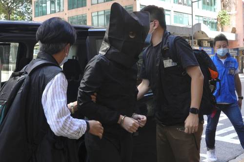 Hong Kong, la nuova legge imposta dalla Cina fa la sua prima vittima: condannato cameriere