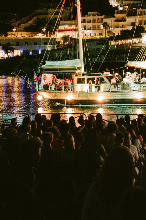 Canzoni che navigano. Così la musica d'autore arriva a "Porto Rubino"