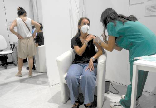 Sale il contagio, cala il rischio: perché nessuna Regione va in giallo
