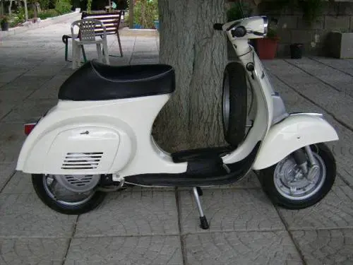 Ritrova la Vespa che gli avevano rubato nel 1980