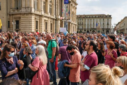 Minacce in piazza, caos in Aula. La deriva "No Pass" dell'Italia