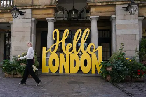 Londra, il Covid rallenta: casi a -47%. E Johnson sorride dopo il luglio nero