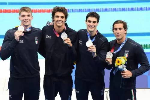 Nuoto, Azzurri riscrivono la Storia: si prendono l'argento