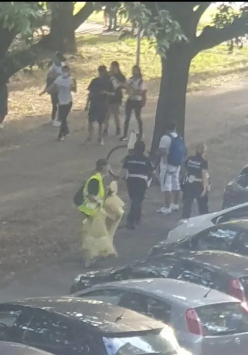 Risse, schiamazzi e molestie: caos nei quartieri dimenticati da Sala