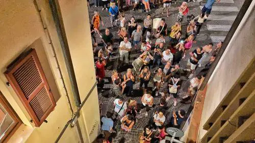 I no pass sotto casa del sindaco: "Siete squadristi, vergogna"