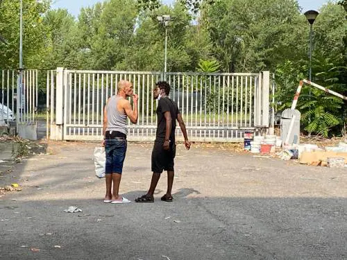 Immigrati, sbandati e drogati: le occupazioni che Sala finge di non vedere