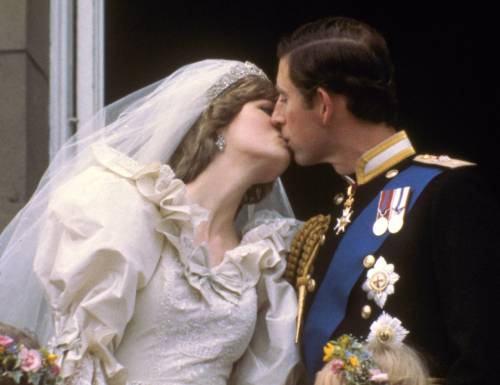 "Non ti amo ma devo sposarti": la confessione choc di Carlo prima delle nozze con Diana