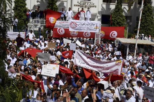 Laici e islamisti: la lotta che può far implodere la Tunisia