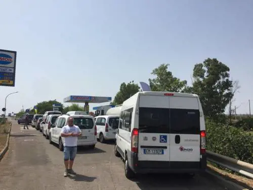 "Mezzi rotti", "Li distruggono". È caos sul trasporto dei malati in Salento