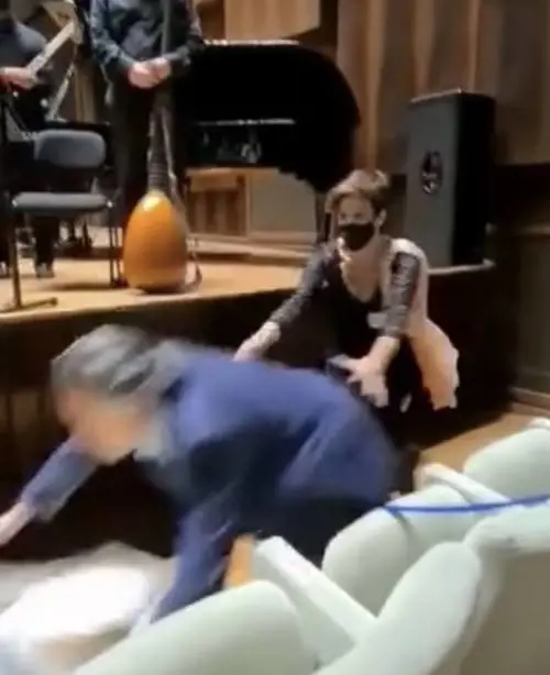 "Tanti auguri..." e Riccardo Muti cade alla festa per i suoi 80 anni