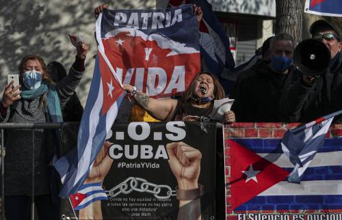 ​"Senza i Castro il regime crolla": ecco cosa succede sull'isola