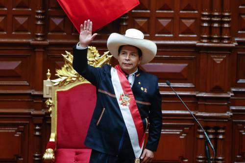 Castillo tenta il golpe, ma finisce arrestato: cosa succede in Perù