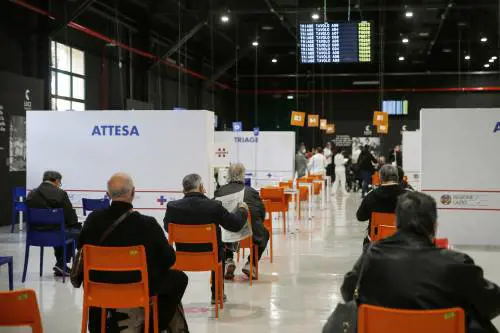 Gli hacker mandano in tilt i centri vaccinali del Lazio
