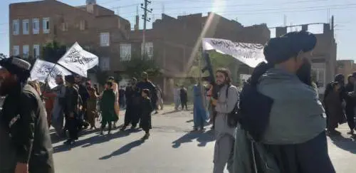 Herat, in periferia arrivano i talebani ma in centro la vita scorre quasi normale