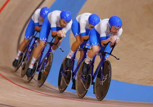 Ganna va già veloce anche per i compagni. E in pista si sogna l'oro
