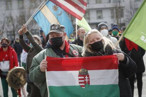 Scatto dei sovranisti: così Polonia e Ungheria hanno contenuto il virus